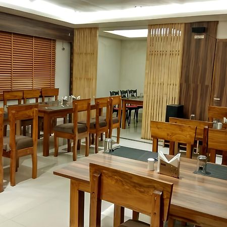 Hotel Oishi Plaza Mukutmanipur Exteriör bild
