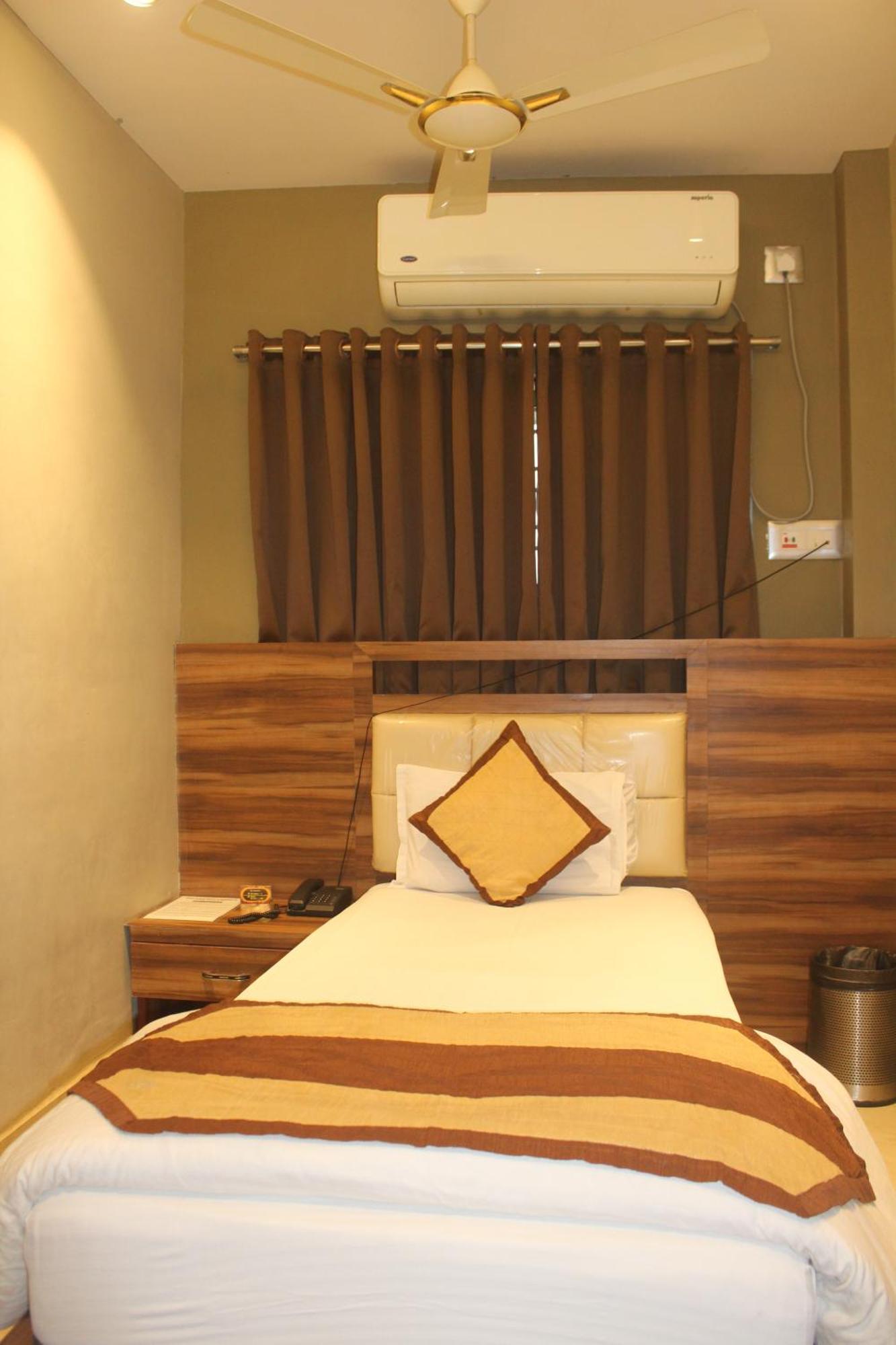 Hotel Oishi Plaza Mukutmanipur Exteriör bild