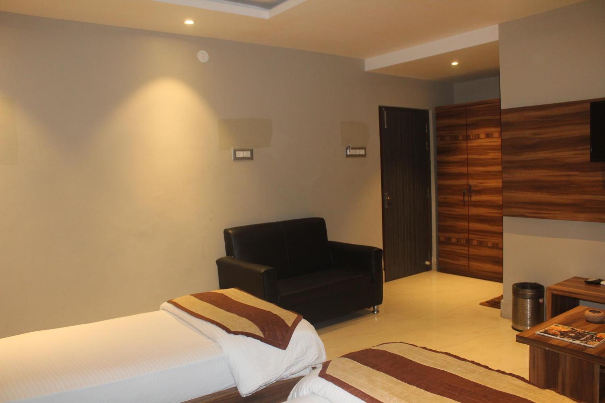 Hotel Oishi Plaza Mukutmanipur Exteriör bild