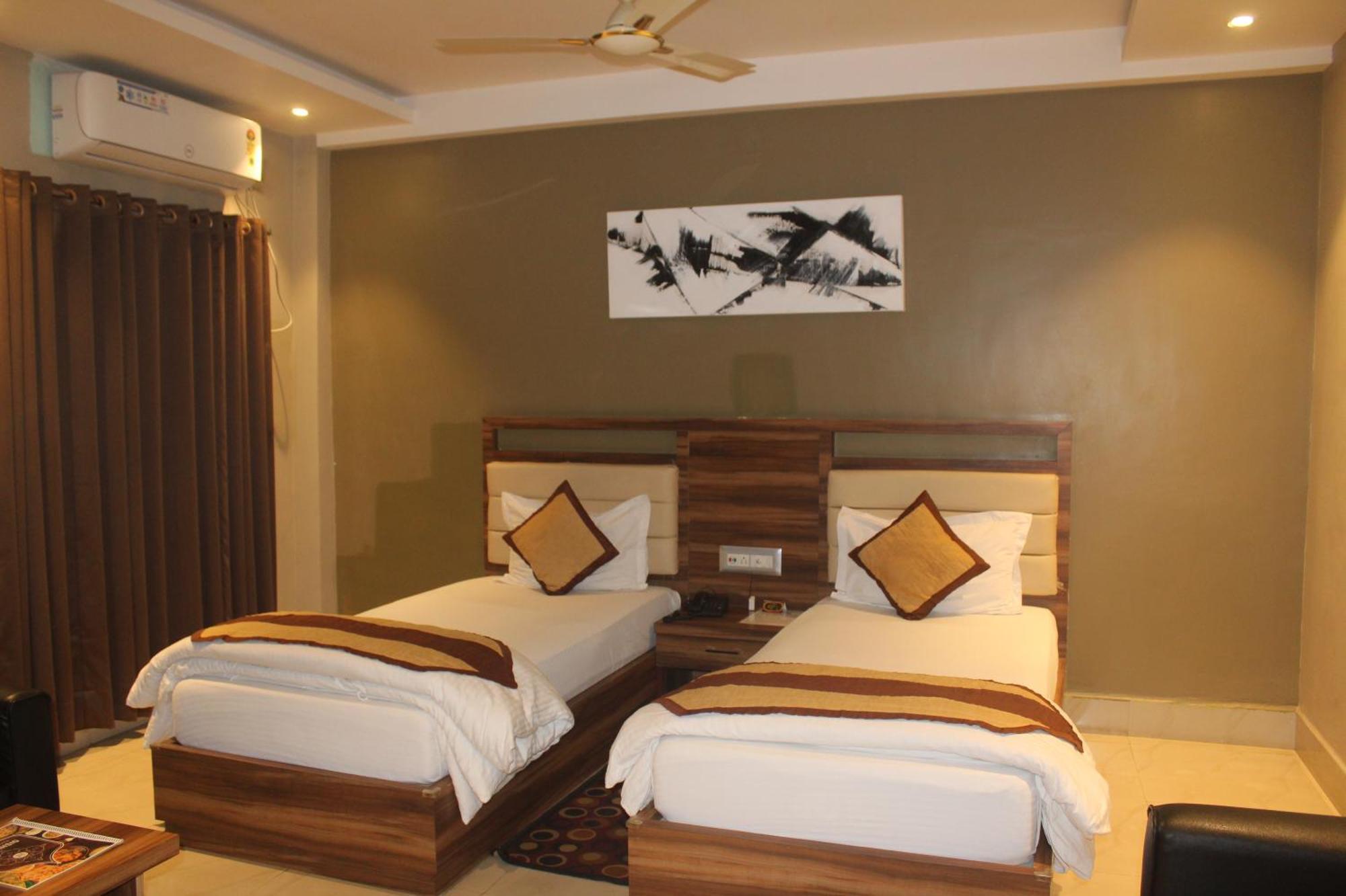Hotel Oishi Plaza Mukutmanipur Exteriör bild